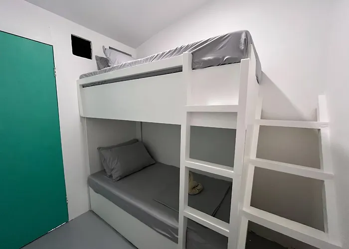 Wanderers Backpacker Condotel * 막탄