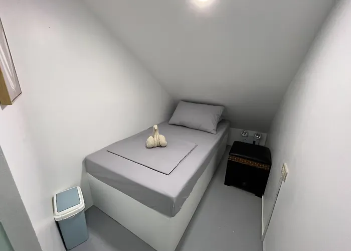 Wanderers Backpacker Condotel 호스텔 막탄