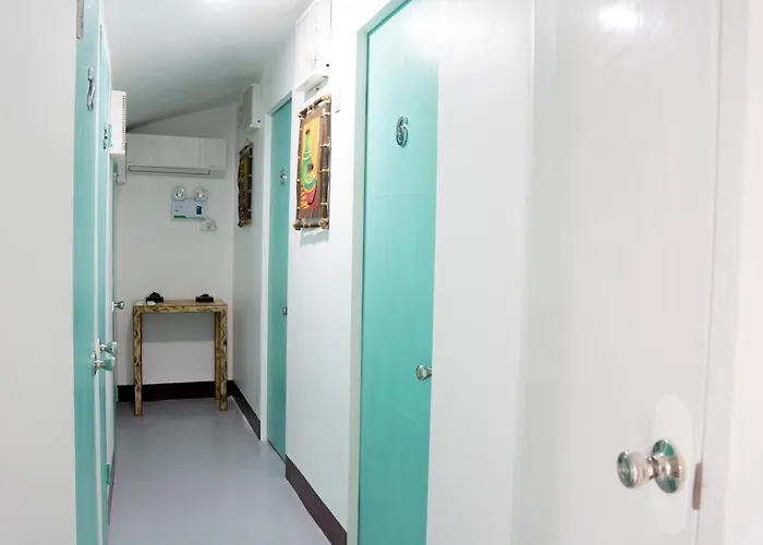 Wanderers Backpacker Condotel 막탄