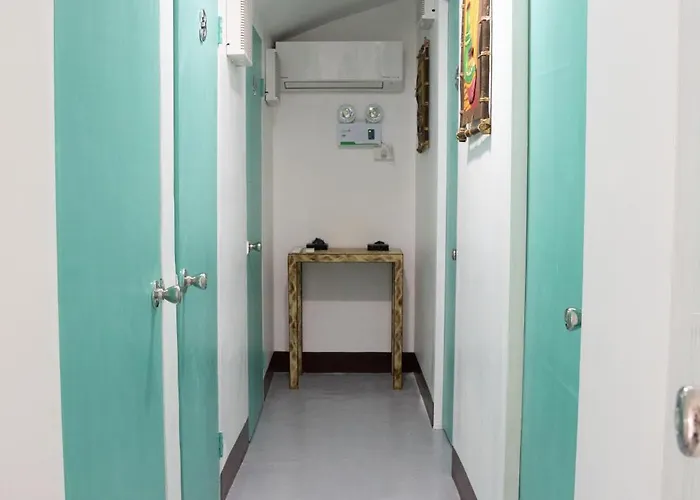 호스텔 Wanderers Backpacker Condotel 막탄